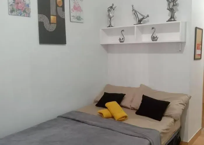 Trees Residences Lynnette's Place 2*