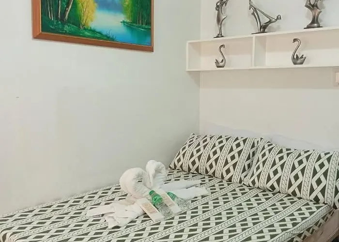 Trees Residences Lynnette's Place Hotel 2*