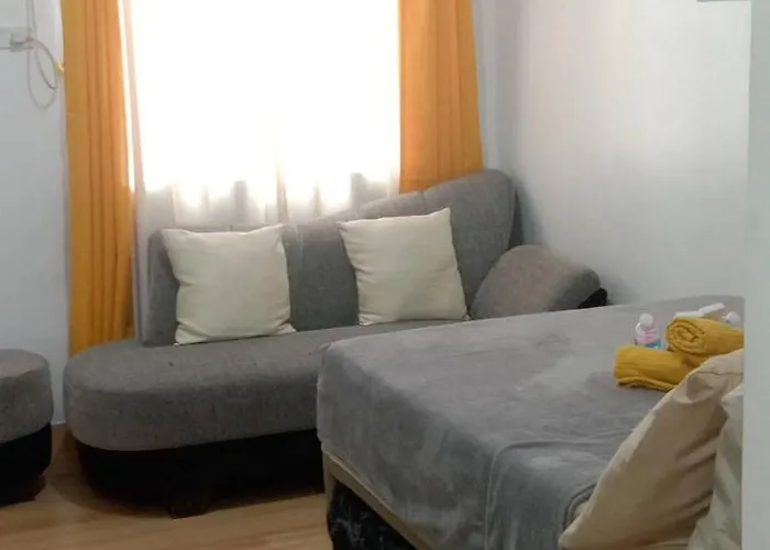 Trees Residences Lynnette's Place Hotel 2*